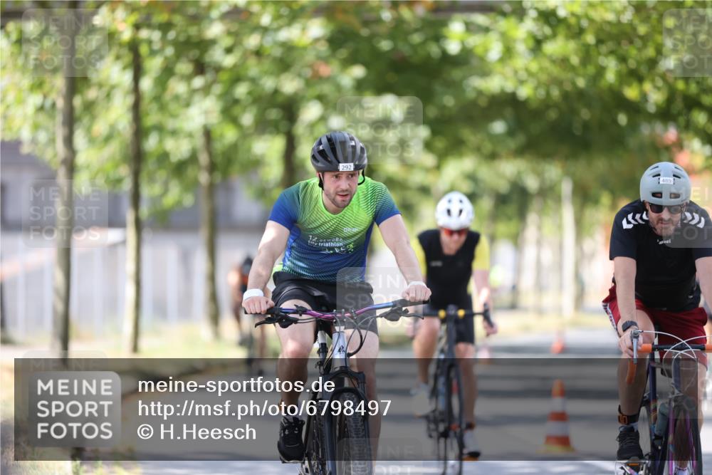 11.08.2024 - GEWOBA Citytriathlon Bremen H.Heesch http://msf.ph/oto/6798497 11.08.2024 13:36:08 Radfahren 292, 362, 486, 498 meine-sportfotos.de
