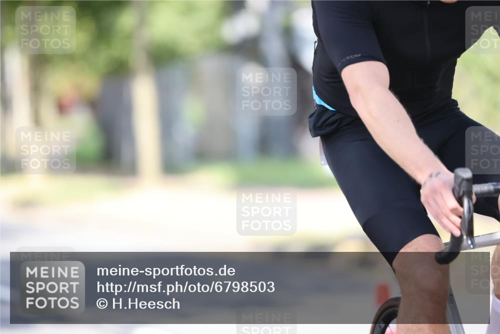 11.08.2024 - GEWOBA Citytriathlon Bremen H.Heesch http://msf.ph/oto/6798503 11.08.2024 11:54:40 Laufen  meine-sportfotos.de