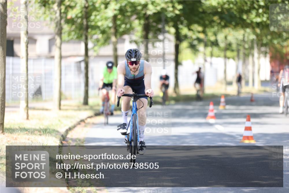 11.08.2024 - GEWOBA Citytriathlon Bremen H.Heesch http://msf.ph/oto/6798505 11.08.2024 11:54:48 Laufen  meine-sportfotos.de