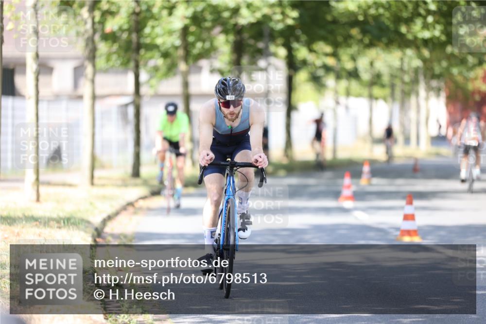 11.08.2024 - GEWOBA Citytriathlon Bremen H.Heesch http://msf.ph/oto/6798513 11.08.2024 11:54:49 Laufen  meine-sportfotos.de