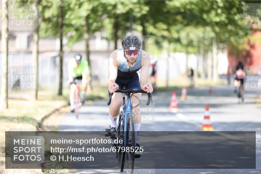 11.08.2024 - GEWOBA Citytriathlon Bremen H.Heesch http://msf.ph/oto/6798525 11.08.2024 11:54:49 Laufen  meine-sportfotos.de