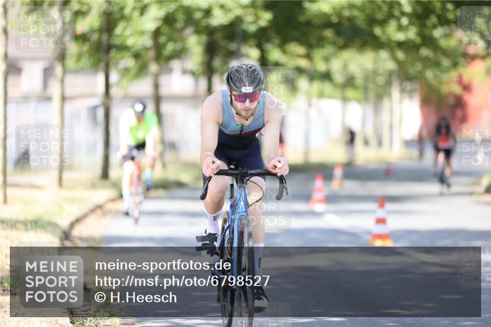 11.08.2024 - GEWOBA Citytriathlon Bremen H.Heesch http://msf.ph/oto/6798527 11.08.2024 11:54:49 Laufen  meine-sportfotos.de