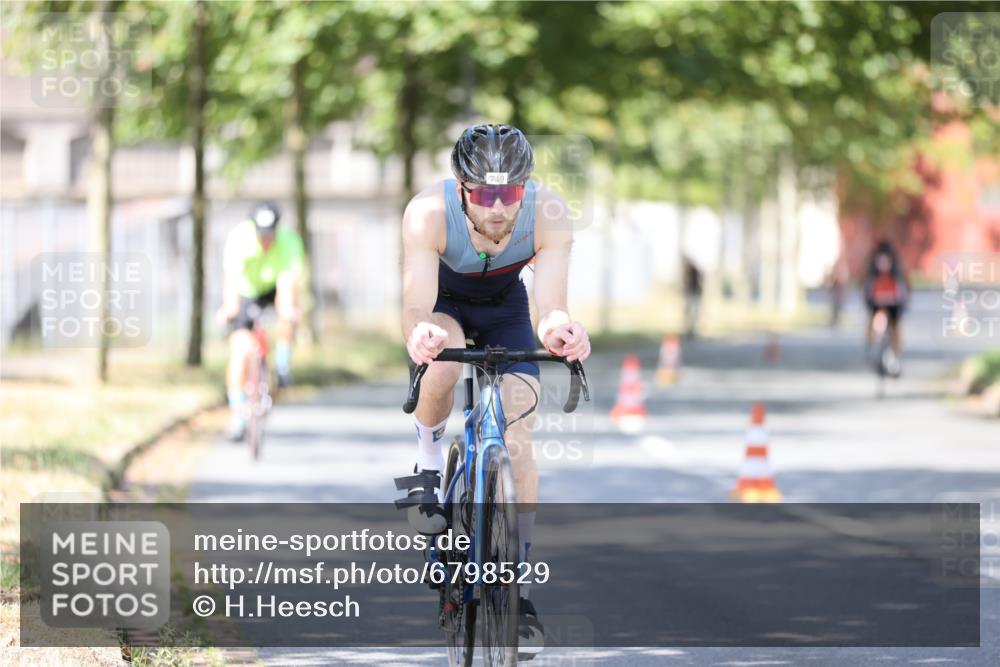 11.08.2024 - GEWOBA Citytriathlon Bremen H.Heesch http://msf.ph/oto/6798529 11.08.2024 11:54:49 Laufen  meine-sportfotos.de