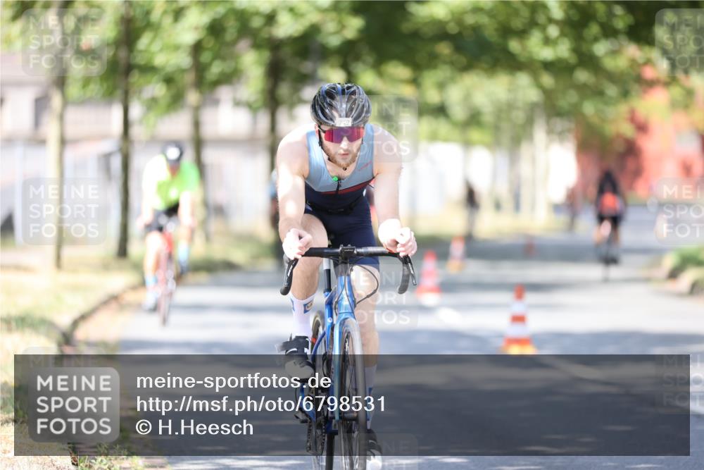 11.08.2024 - GEWOBA Citytriathlon Bremen H.Heesch http://msf.ph/oto/6798531 11.08.2024 11:54:49 Laufen  meine-sportfotos.de
