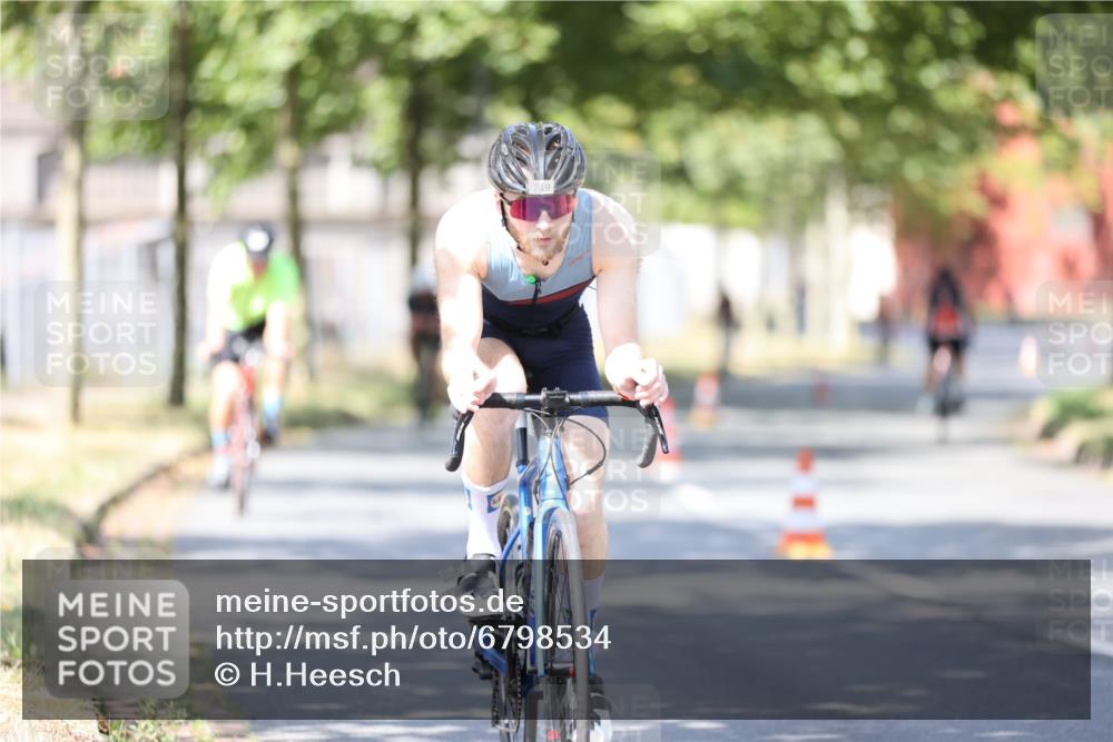 11.08.2024 - GEWOBA Citytriathlon Bremen H.Heesch http://msf.ph/oto/6798534 11.08.2024 11:54:49 Laufen  meine-sportfotos.de