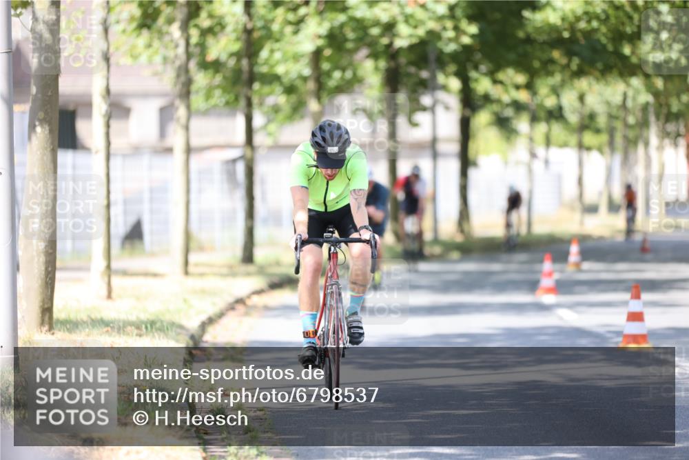 11.08.2024 - GEWOBA Citytriathlon Bremen H.Heesch http://msf.ph/oto/6798537 11.08.2024 11:54:50 Laufen  meine-sportfotos.de