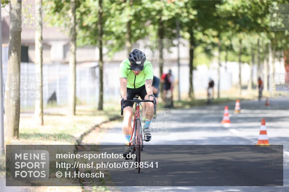 11.08.2024 - GEWOBA Citytriathlon Bremen H.Heesch http://msf.ph/oto/6798541 11.08.2024 11:54:51 Laufen  meine-sportfotos.de