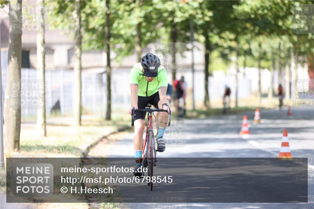 11.08.2024 - GEWOBA Citytriathlon Bremen H.Heesch http://msf.ph/oto/6798545 11.08.2024 11:54:51 Laufen  meine-sportfotos.de