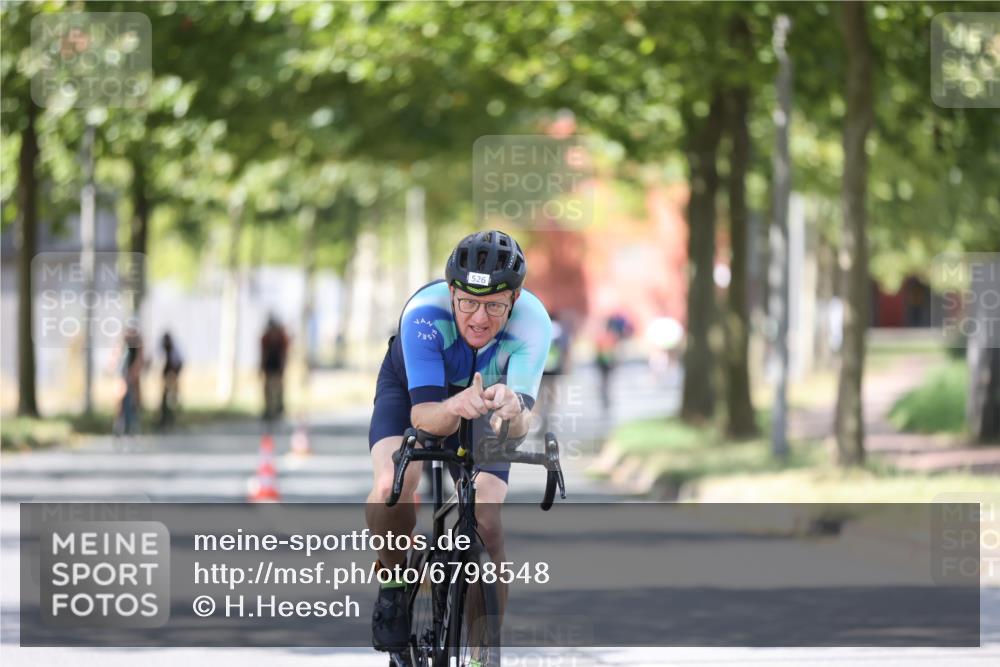 11.08.2024 - GEWOBA Citytriathlon Bremen H.Heesch http://msf.ph/oto/6798548 11.08.2024 13:36:25 Radfahren 289, 366, 488, 507, 526, 580, 646, 702 meine-sportfotos.de