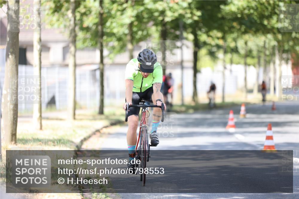 11.08.2024 - GEWOBA Citytriathlon Bremen H.Heesch http://msf.ph/oto/6798553 11.08.2024 11:54:51 Laufen  meine-sportfotos.de