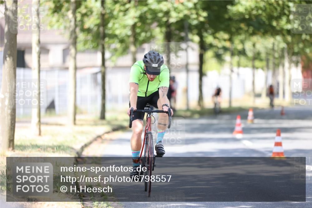 11.08.2024 - GEWOBA Citytriathlon Bremen H.Heesch http://msf.ph/oto/6798557 11.08.2024 11:54:51 Laufen  meine-sportfotos.de