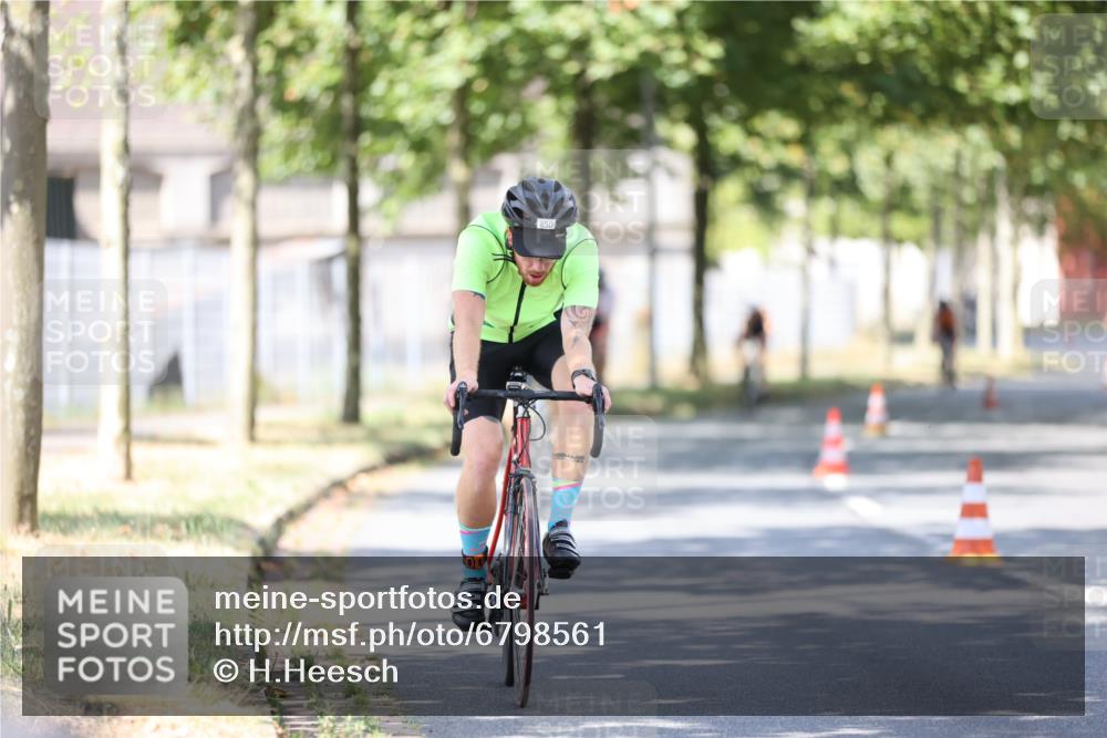 11.08.2024 - GEWOBA Citytriathlon Bremen H.Heesch http://msf.ph/oto/6798561 11.08.2024 11:54:51 Laufen  meine-sportfotos.de
