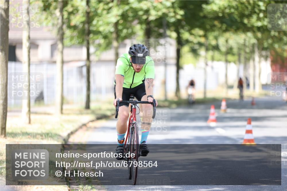 11.08.2024 - GEWOBA Citytriathlon Bremen H.Heesch http://msf.ph/oto/6798564 11.08.2024 11:54:51 Laufen  meine-sportfotos.de