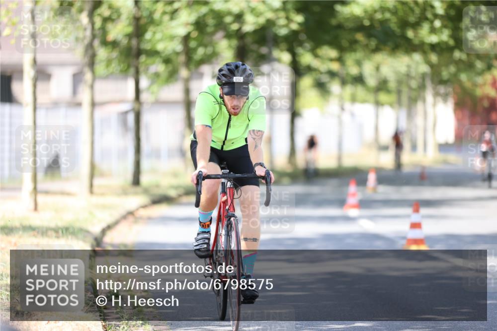 11.08.2024 - GEWOBA Citytriathlon Bremen H.Heesch http://msf.ph/oto/6798575 11.08.2024 11:54:51 Laufen  meine-sportfotos.de