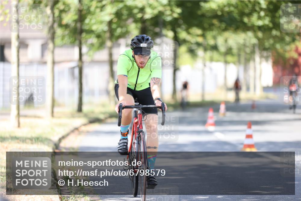 11.08.2024 - GEWOBA Citytriathlon Bremen H.Heesch http://msf.ph/oto/6798579 11.08.2024 11:54:51 Laufen  meine-sportfotos.de