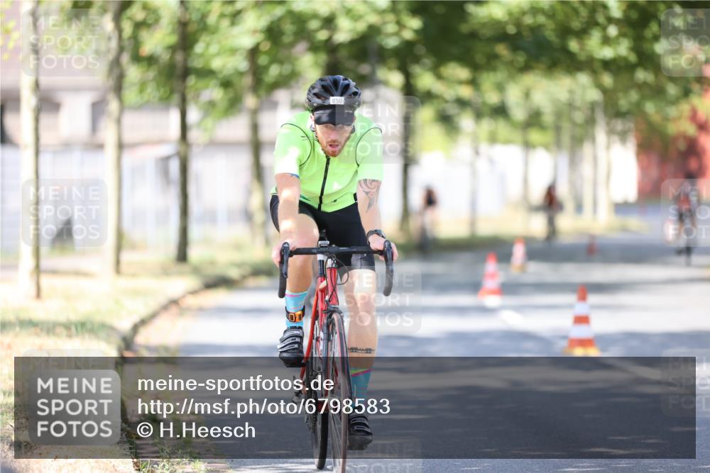 11.08.2024 - GEWOBA Citytriathlon Bremen H.Heesch http://msf.ph/oto/6798583 11.08.2024 11:54:51 Laufen  meine-sportfotos.de