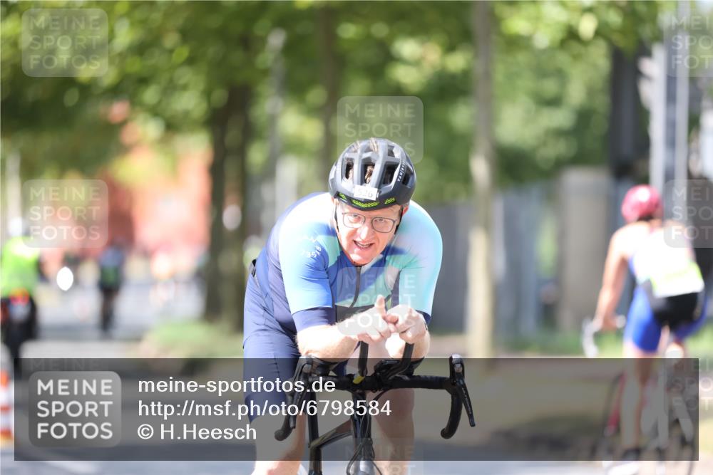 11.08.2024 - GEWOBA Citytriathlon Bremen H.Heesch http://msf.ph/oto/6798584 11.08.2024 13:36:25 Radfahren 289, 366, 488, 507, 526, 580, 646, 702 meine-sportfotos.de