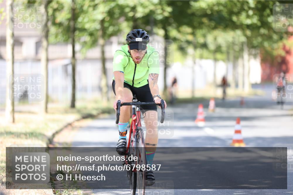 11.08.2024 - GEWOBA Citytriathlon Bremen H.Heesch http://msf.ph/oto/6798587 11.08.2024 11:54:51 Laufen  meine-sportfotos.de