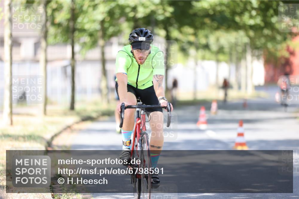 11.08.2024 - GEWOBA Citytriathlon Bremen H.Heesch http://msf.ph/oto/6798591 11.08.2024 11:54:51 Laufen  meine-sportfotos.de