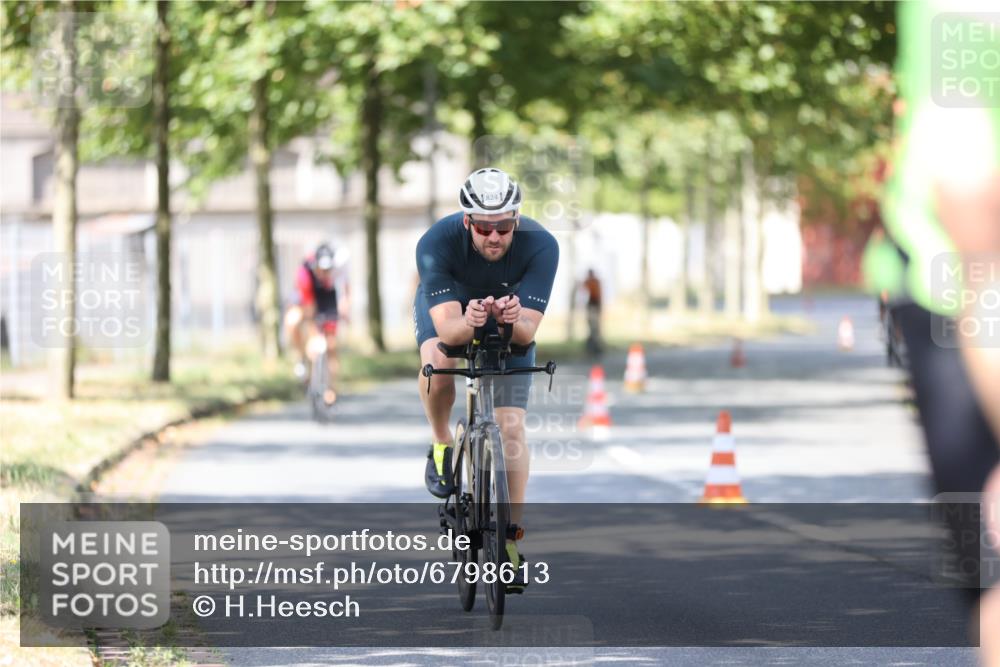 11.08.2024 - GEWOBA Citytriathlon Bremen H.Heesch http://msf.ph/oto/6798613 11.08.2024 11:54:52 Laufen  meine-sportfotos.de