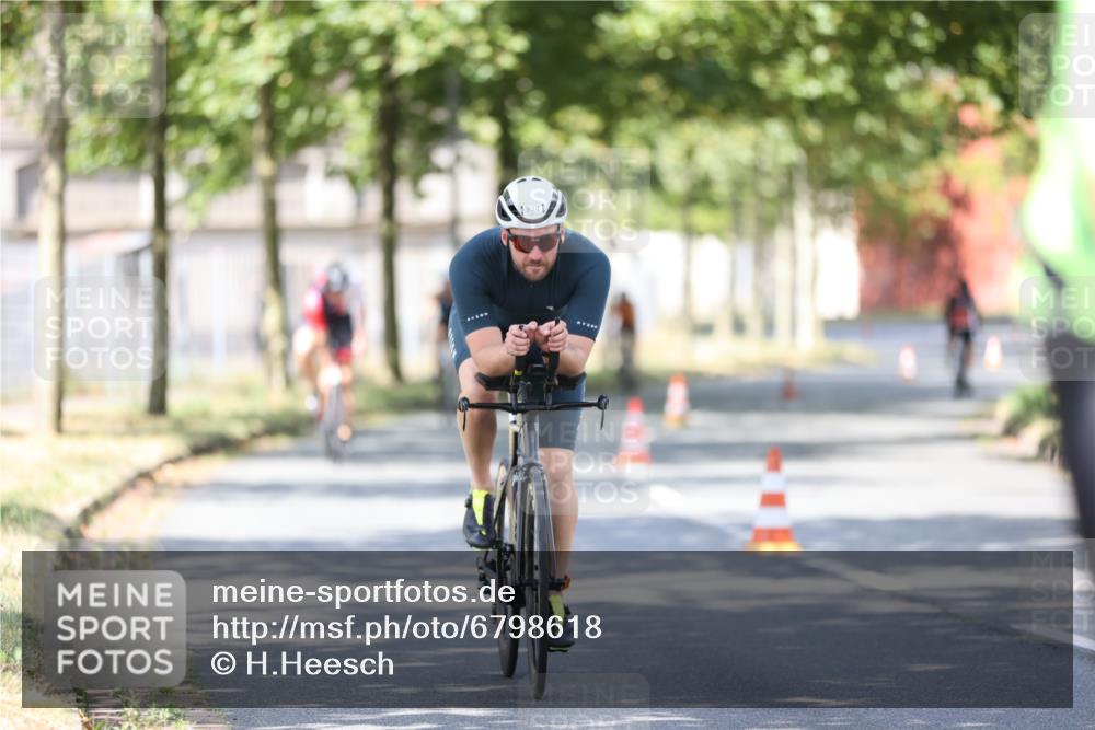 11.08.2024 - GEWOBA Citytriathlon Bremen H.Heesch http://msf.ph/oto/6798618 11.08.2024 11:54:52 Laufen  meine-sportfotos.de