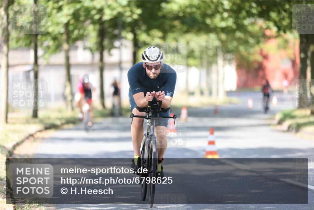 11.08.2024 - GEWOBA Citytriathlon Bremen H.Heesch http://msf.ph/oto/6798625 11.08.2024 11:54:52 Laufen  meine-sportfotos.de