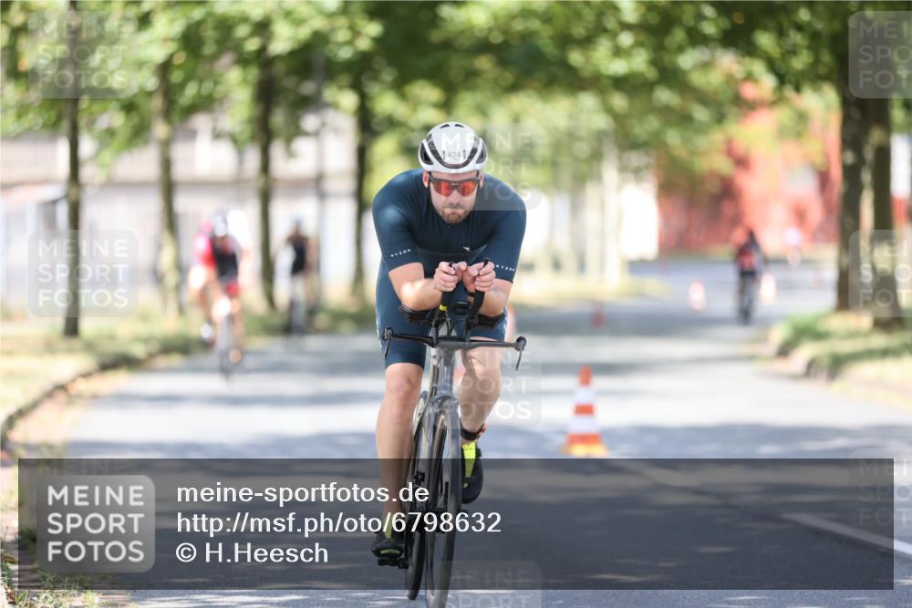 11.08.2024 - GEWOBA Citytriathlon Bremen H.Heesch http://msf.ph/oto/6798632 11.08.2024 11:54:53 Laufen  meine-sportfotos.de