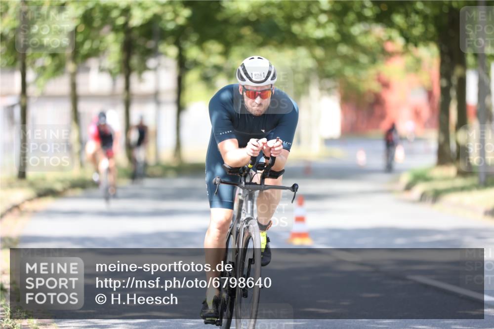 11.08.2024 - GEWOBA Citytriathlon Bremen H.Heesch http://msf.ph/oto/6798640 11.08.2024 11:54:53 Laufen  meine-sportfotos.de