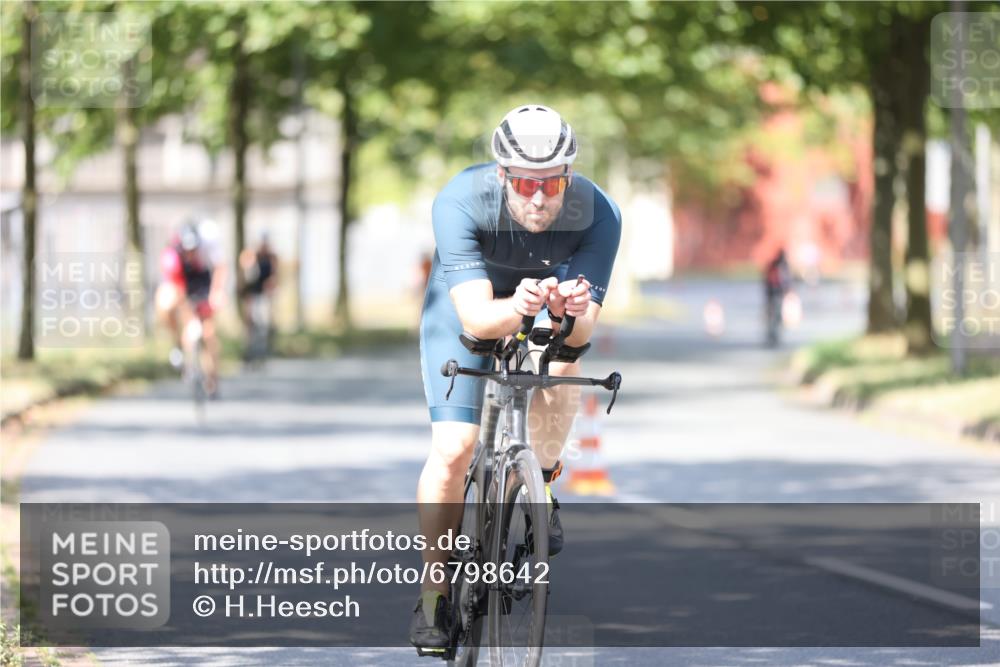 11.08.2024 - GEWOBA Citytriathlon Bremen H.Heesch http://msf.ph/oto/6798642 11.08.2024 11:54:53 Laufen  meine-sportfotos.de