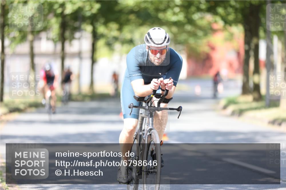 11.08.2024 - GEWOBA Citytriathlon Bremen H.Heesch http://msf.ph/oto/6798646 11.08.2024 11:54:53 Laufen  meine-sportfotos.de