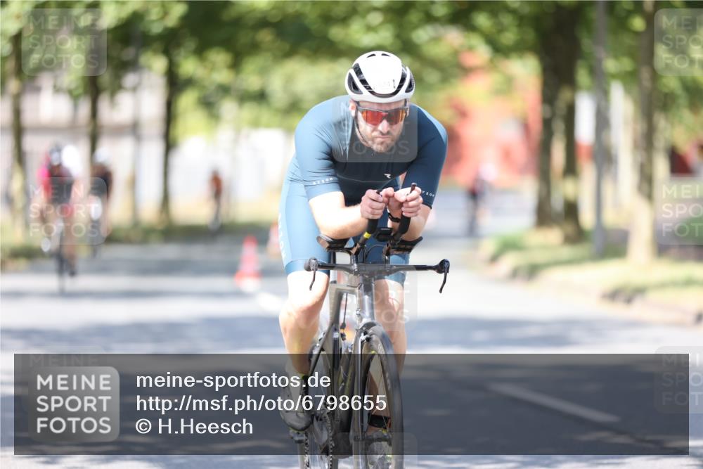 11.08.2024 - GEWOBA Citytriathlon Bremen H.Heesch http://msf.ph/oto/6798655 11.08.2024 11:54:53 Laufen  meine-sportfotos.de