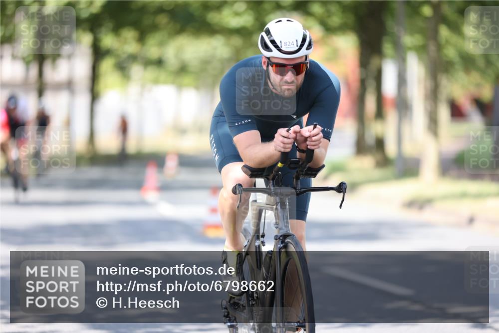 11.08.2024 - GEWOBA Citytriathlon Bremen H.Heesch http://msf.ph/oto/6798662 11.08.2024 11:54:53 Laufen  meine-sportfotos.de