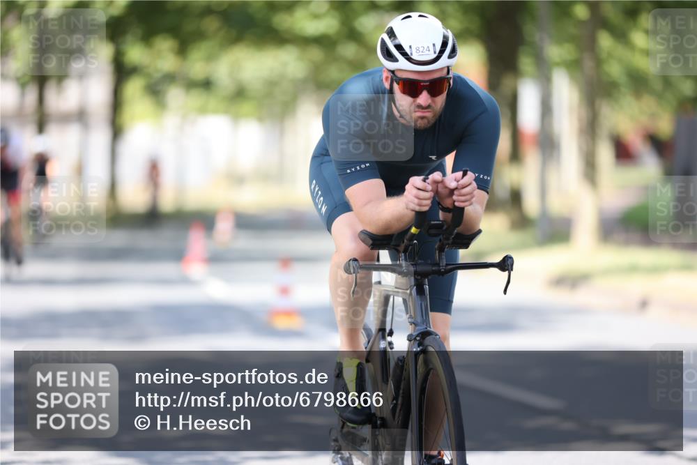 11.08.2024 - GEWOBA Citytriathlon Bremen H.Heesch http://msf.ph/oto/6798666 11.08.2024 11:54:53 Laufen  meine-sportfotos.de