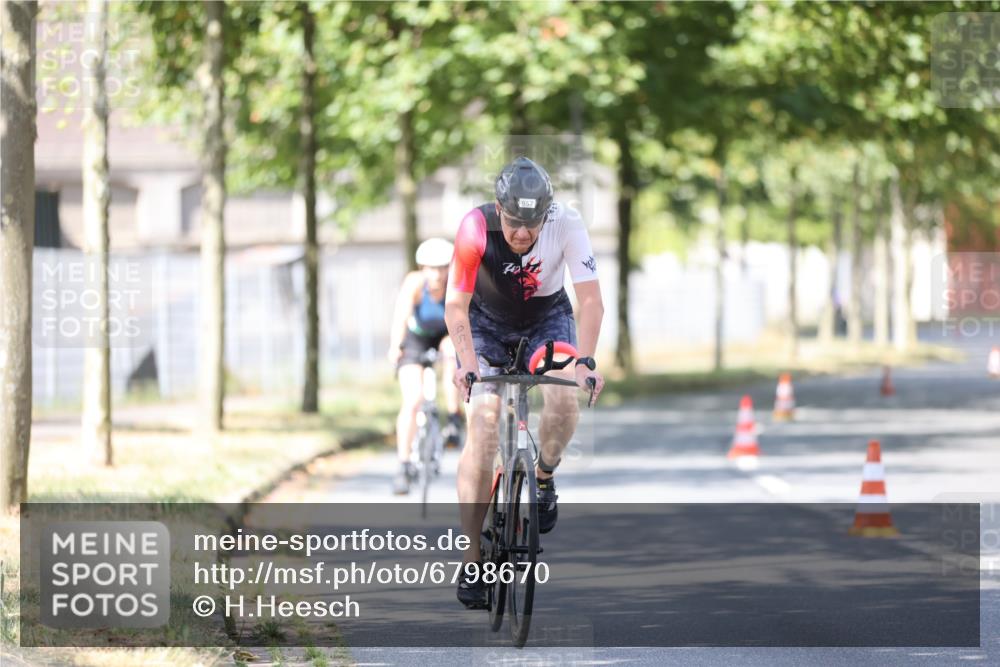 11.08.2024 - GEWOBA Citytriathlon Bremen H.Heesch http://msf.ph/oto/6798670 11.08.2024 11:54:56 Laufen  meine-sportfotos.de