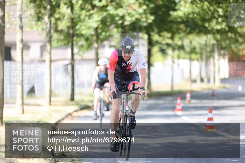 11.08.2024 - GEWOBA Citytriathlon Bremen H.Heesch http://msf.ph/oto/6798674 11.08.2024 11:54:56 Laufen  meine-sportfotos.de