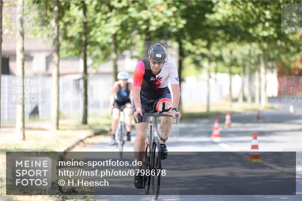 11.08.2024 - GEWOBA Citytriathlon Bremen H.Heesch http://msf.ph/oto/6798678 11.08.2024 11:54:56 Laufen  meine-sportfotos.de