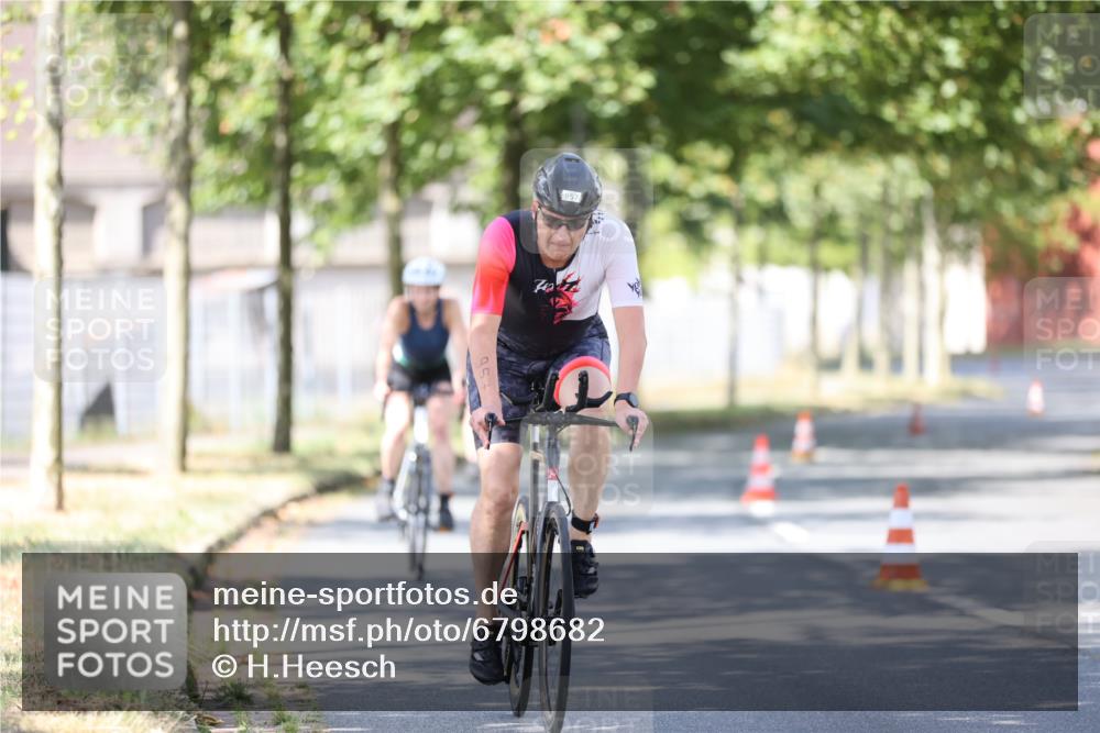 11.08.2024 - GEWOBA Citytriathlon Bremen H.Heesch http://msf.ph/oto/6798682 11.08.2024 11:54:56 Laufen  meine-sportfotos.de