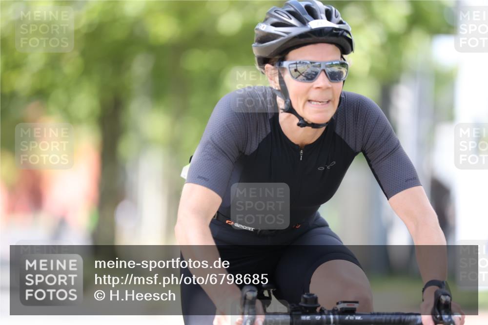 11.08.2024 - GEWOBA Citytriathlon Bremen H.Heesch http://msf.ph/oto/6798685 11.08.2024 13:36:34 Radfahren 221, 289, 366, 488, 507, 526, 580, 646, 695, 702 meine-sportfotos.de