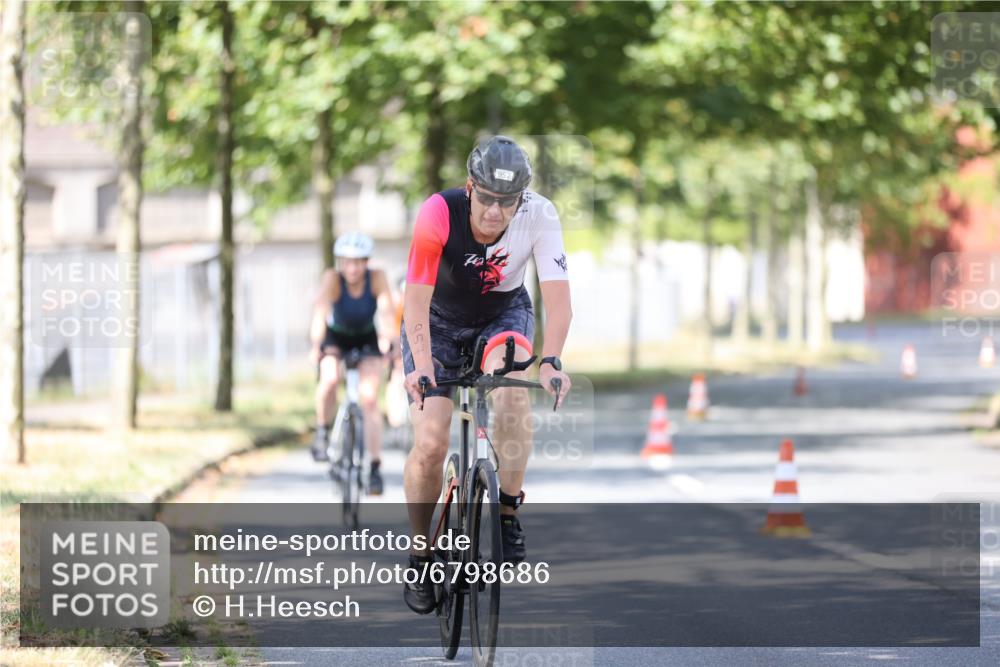 11.08.2024 - GEWOBA Citytriathlon Bremen H.Heesch http://msf.ph/oto/6798686 11.08.2024 11:54:56 Laufen  meine-sportfotos.de