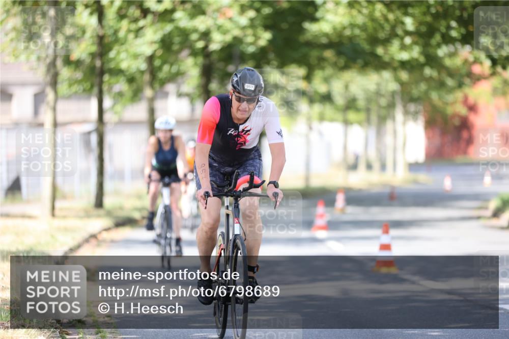 11.08.2024 - GEWOBA Citytriathlon Bremen H.Heesch http://msf.ph/oto/6798689 11.08.2024 11:54:56 Laufen  meine-sportfotos.de