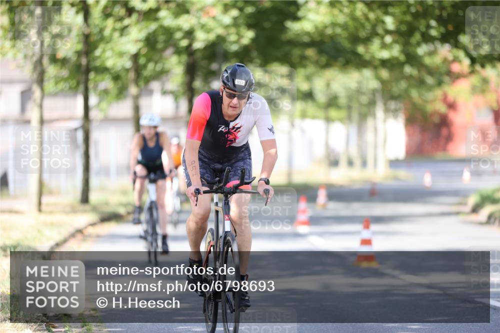 11.08.2024 - GEWOBA Citytriathlon Bremen H.Heesch http://msf.ph/oto/6798693 11.08.2024 11:54:56 Laufen  meine-sportfotos.de