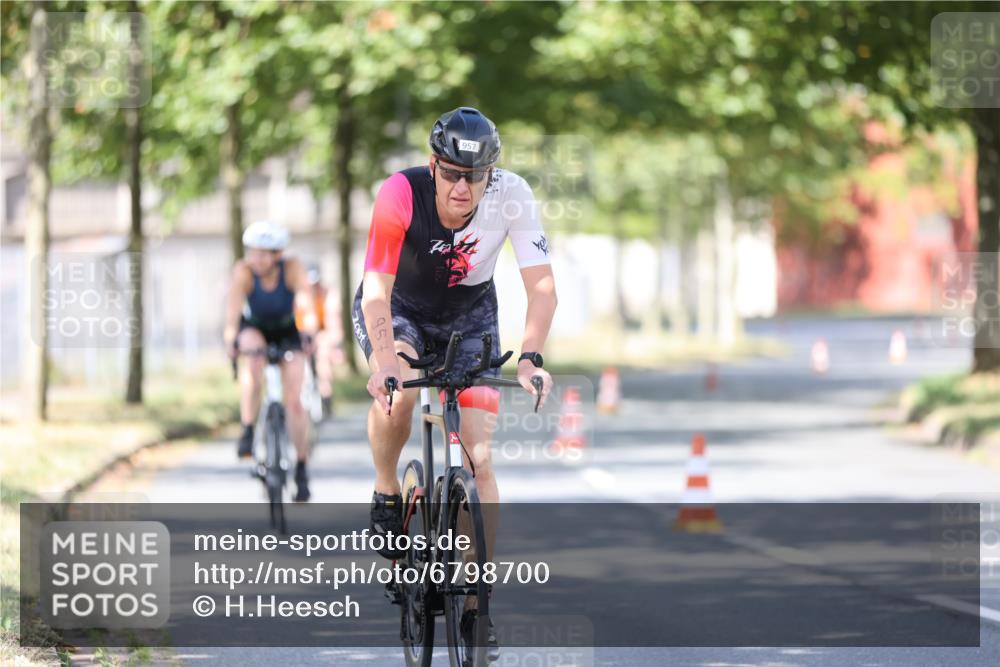 11.08.2024 - GEWOBA Citytriathlon Bremen H.Heesch http://msf.ph/oto/6798700 11.08.2024 11:54:56 Laufen  meine-sportfotos.de
