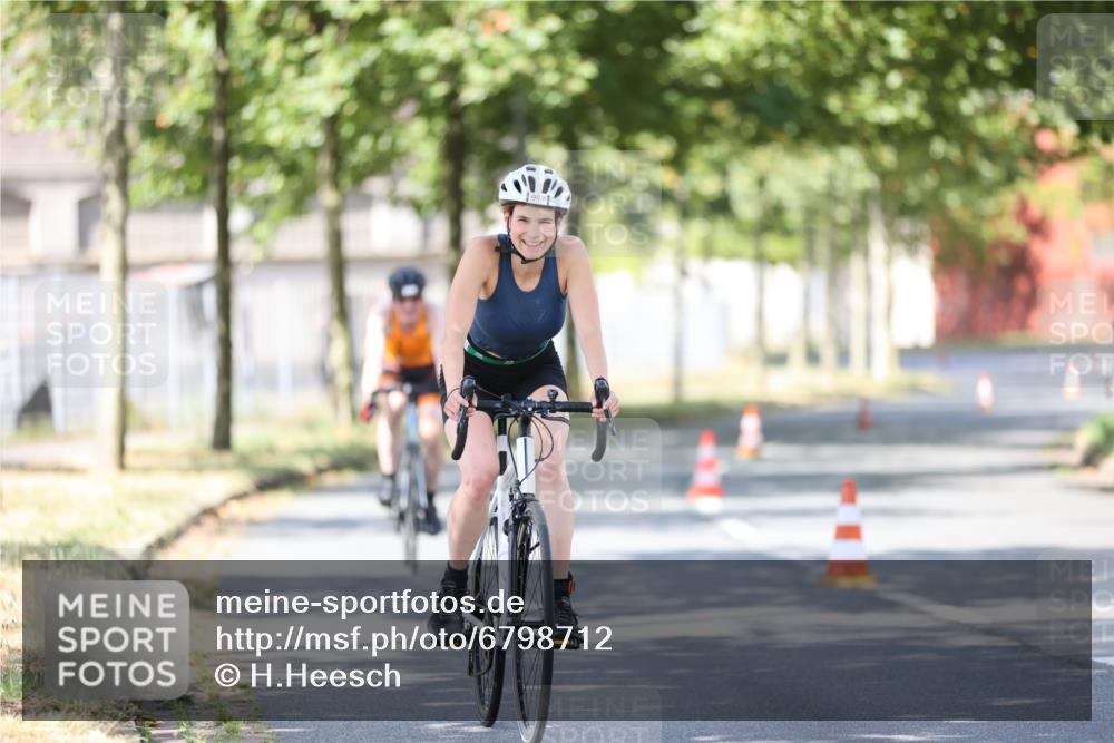 11.08.2024 - GEWOBA Citytriathlon Bremen H.Heesch http://msf.ph/oto/6798712 11.08.2024 11:54:57 Laufen  meine-sportfotos.de