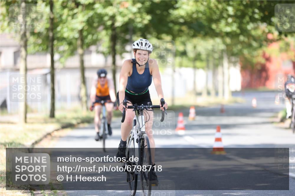 11.08.2024 - GEWOBA Citytriathlon Bremen H.Heesch http://msf.ph/oto/6798718 11.08.2024 11:54:57 Laufen  meine-sportfotos.de