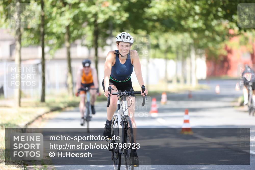 11.08.2024 - GEWOBA Citytriathlon Bremen H.Heesch http://msf.ph/oto/6798723 11.08.2024 11:54:57 Laufen  meine-sportfotos.de