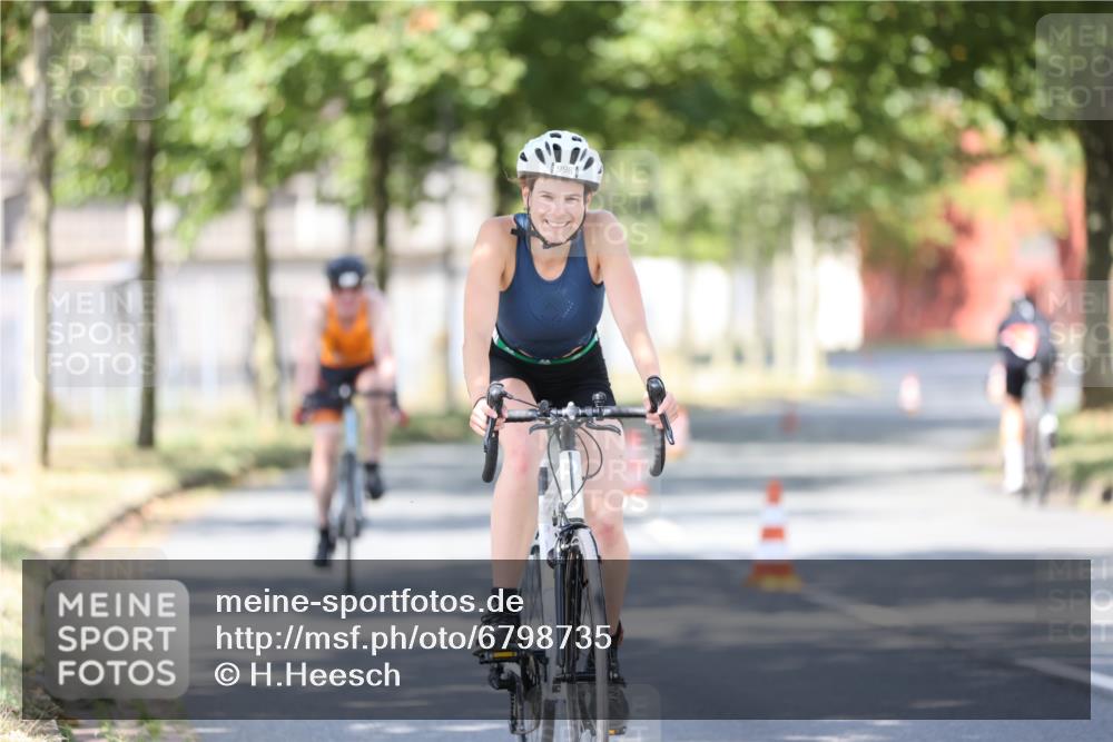 11.08.2024 - GEWOBA Citytriathlon Bremen H.Heesch http://msf.ph/oto/6798735 11.08.2024 11:54:58 Laufen  meine-sportfotos.de
