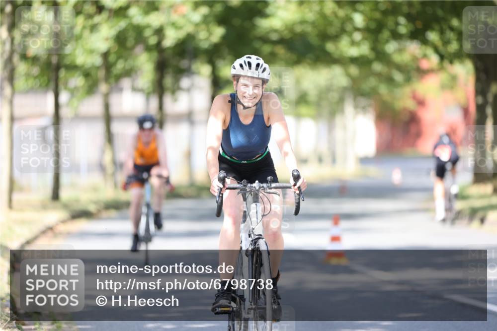 11.08.2024 - GEWOBA Citytriathlon Bremen H.Heesch http://msf.ph/oto/6798738 11.08.2024 11:54:58 Laufen  meine-sportfotos.de