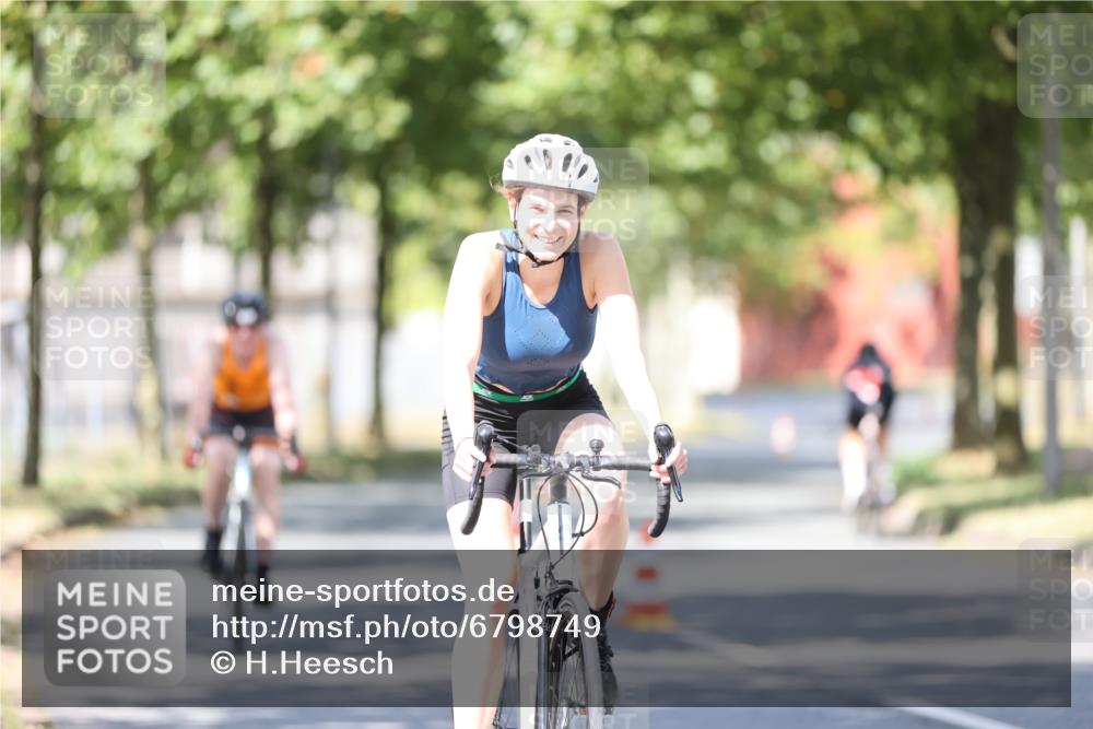11.08.2024 - GEWOBA Citytriathlon Bremen H.Heesch http://msf.ph/oto/6798749 11.08.2024 11:54:58 Laufen  meine-sportfotos.de