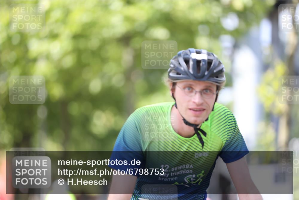 11.08.2024 - GEWOBA Citytriathlon Bremen H.Heesch http://msf.ph/oto/6798753 11.08.2024 13:36:40 Radfahren 221, 289, 299, 320, 366, 429, 488, 507, 580, 646, 695, 702 meine-sportfotos.de