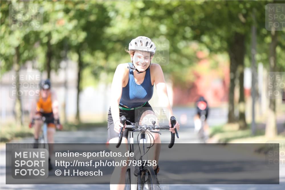 11.08.2024 - GEWOBA Citytriathlon Bremen H.Heesch http://msf.ph/oto/6798758 11.08.2024 11:54:58 Laufen  meine-sportfotos.de